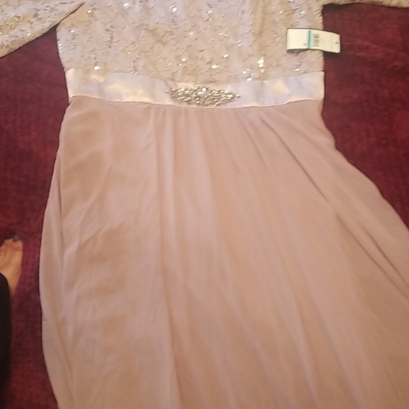 Dress - Picture 2 of 4